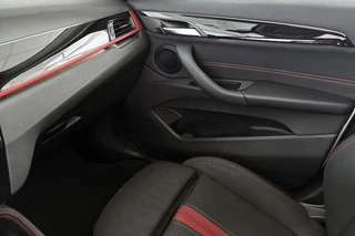 BMW X1 sDrive18i Executive Sport Line Panoramadak Trekhaak Groot Navi Stoelverwarming / 40