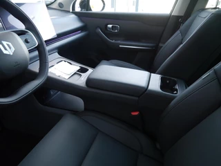 Leapmotor C10 Design 69.9 kWh | uit Voorraad leverbaar | Panoramadak | Elektrische achterklep | 20inch velgen | Camera voor en achter | Lederen bekleding / 22