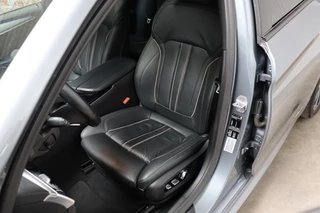 BMW 5 Series Touring 520i High Executive M Sport Pakket Automaat  / Navigatiesysteem Professional / Panoramadak / Comfortstoelen / Driving Assistant Plus / 19 Inch / Stoelverwarming voor+achter / Achteruitrijcamera / Hifi / Adaptieve LED-koplampen / Leder / DAB / 12