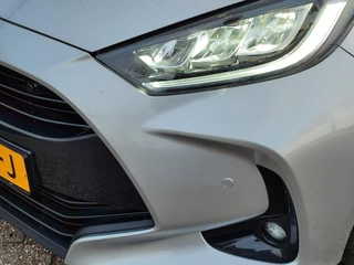 Toyota Yaris Hybrid 115 DYNAMIC STOEL/STUURVERW PARK-SENSOREN BLIND SPOT CAMERA KEYLESS 16'' LM-VELGEN CAMERA NAVI CLIMA AD-CRUISE APPLE/ANDROID / 32