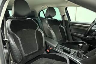 Renault Mégane 1.3 TCe GT-Line | Navigatie | Apple Carplay/Android Auto | Climate & Cruise Control | Keyless Entry | LED koplampen | LM-velgen / 12