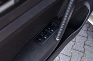 Volkswagen Golf 1.4 TSI Highline Business | DSG  | Virtual | ACC | Carplay / 22