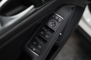 Mercedes-Benz GLA 200 Ambition  Panoramadak Navigatie Bi-Xenon / 12