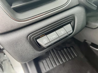 Renault Captur 1.6 E-Tech Full Hybrid 145 Techno  | Stoel+Stuurverwarming | Climate Control | Draadloze Telefoonlader | Camera + Sensoren | Two-Tone | Apple CarPlay/Android Auto / 54