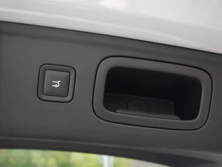 Leapmotor B10 Design ProMax 67.1 kWh | Wltp 434km | 750kg trekgewicht | Stoel en stuur verwarming | 360 graden camera | Lederen bekleding | Panoramadak | Led | Regensensor | Sfeerverlichting | Elektrisch verstelbare voorstoelen / 18