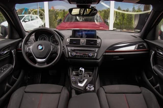 BMW 1-serie 125i Business+ | Sport Line | NL auto | Schuif-/kanteldak | Keyless entry | HiFi audio | Stoelverwarming | Xenon | Sportstuur | Navigatie Professional | Bluetooth | PDC / 4