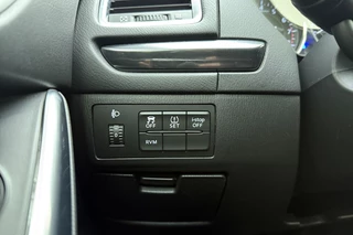 Mazda 6 2.0 TS | Navigatie | Trekhaak  (1.300KG trekgewicht )| Climate control | Stoelverwarming | Parkeersensoren | Cruise control | Extra getint glas / 19