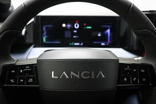 Lancia Ypsilon Edizione Cassina Limitata 51 kWh | NAVIGATIE | MASSAGE | DRAADLOZE LADER | DAB | 360 CAMERA / 37