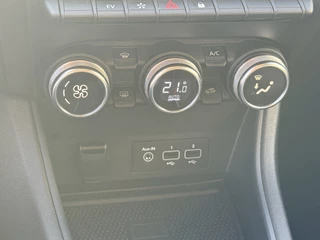 Renault Captur 1.6 E-Tech Hybrid 145 Intens  | LED | Keyless | DAB | Apple / Android | PDC v+a incl. Camera / 33