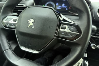 Peugeot 2008 1.2 PureTech Active Pack 100 PK | Handgeschakeld | Trekhaak | Navigatie | Climate Control | Bluetooth | Cruise Control | Licht Metalen Velgen | Stuurwielbediening | 1e eigenaar / 21