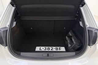 Peugeot 208 1.2T 100pk GT | Afneembare Trekhaak | Achteruitrijcamera | Panoramadak | Cruise control | Airco | Stoelverwarming | Climate control | Interieurverlichting | Stuurbediening | Sportstuurwiel | / 14