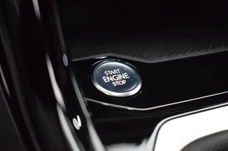 Volkswagen T-Roc 1.5 TSI 150pk DSG R-Line Business+ Black Style Trekhaak Camera IQ.Light Panoramadak Virtual Cockpit Navigatie / 8