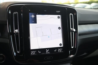 Volvo XC40 T4 Recharge Core Bright | Stoelverwarming | Trekhaak | Parkeercamera  | Keyless / 42