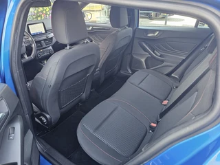 Ford Focus Wagon 1.5 EcoBoost ST Line Business Geen import | Navi | Cruise / 15