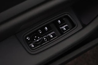 Porsche Taycan 4S Performance 493pk 84 kWh 90% SOH Warmtepomp Sportstoelen BOSE Camera Stoelverwarming Panoramadak / 19