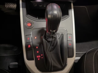 SEAT Arona 1.0 TSI Xcellence Business Intense Camera | Sfeerverlichting | Stoelverwarming | Adaptive cruise | Carplay / 19