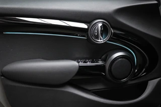MINI 5-Deurs 1.5 Cooper Business Edition | CLIMA | STOELVERWARMING | DAB | APPLE | MOONWALK GREY / 26