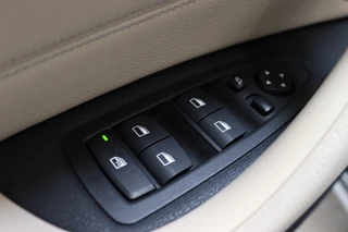 BMW X1 xDrive25i High Executive xLine Automaat  / Navigatiesysteem Plus / Driving Assistant Plus / Trekhaak / Panoramadak / Park Assistant / Leder / Park Assistant / AWD / 18 Inch / Head-Up Display / Stoelverwarming / Hifi / Parkeersensoren / Climate Control / LED / 31