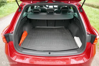 Seat Leon Sportstourer 1.5 eTSI DSG FR / Pano / Cam / Navi / 28