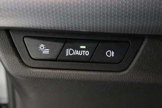 BMW X1 sDrive20i Executive M Sport Pakket Automaat  / Live Cockpit Professional / Shadow Line / Comfort Access / Head-Up Display / Adaptieve LED / 18 Inch / Parking Assistant Plus / Innovation Pack / Elektrisch Verstelbare Voorstoelen / Extra Getint Glas / 28