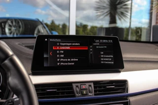 BMW X1 xDrive25e High Executive M sport | 1e eigenaar | Dealer onderhouden | Panoramadak | Apple Carplay | Camera | LED adaptief | Head-up | Stoelverwarming | Cruise control / 26