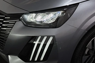 Peugeot 208 1.2 Hybrid 110 e-DCS6 Allure NL Auto Apple CarPlay Parkeersensoren / 18