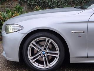 BMW 5 Series 520i High Executive M Sport Schuifdak Apple CarPlay 2e eigenaar dig. Dash NAP NL / 23