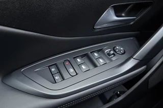 Peugeot 408 1.2 Hybrid 145 e-DCS6 Allure | Adaptive Cruise Control | Camera | Full LED | 19'' Lichtmetalen velgen | Climate Control | Navigatie | Apple Carplay & Android Auto | Keyless Entry & Start / 18