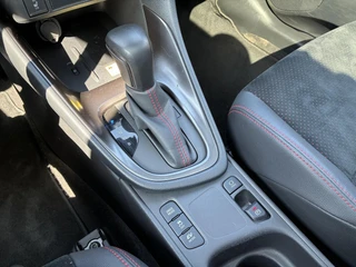 Toyota Yaris 1.5 Hybrid GR SPORT PANODAK STOEL/STUURVERW JBL-AUDIO HEAD-UP 18'' LM-VELGEN PARK-SENSOREN NAVI KEYLESS CAMERA APPLE/ANDROID NL-AUTO 1E-EIG / 23