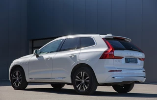 Volvo XC60 2.0 T6 Plug-in hybrid AWD Core Bright Long Range|Panorama / 17