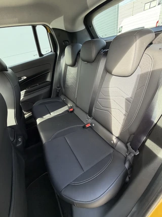 Jeep Avenger 100pk Altitude (Camera - Keyless Entry - Adaptieve Cruise Controle - Elektrische Klep - JBL - LED - 17"incl 4S - Automatische Airco - Navigatie) / 15