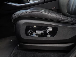 BMW X5 M50i 530pk | Achterasbesturing | Laser | ACC | Sky Lounge | Grigrio Telesto / 15