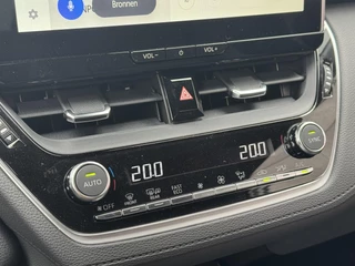 Toyota Corolla Cross 2.0 Hybrid 180 DYNAMIC NIEUW DIRECT LEVERBAAR! BLIND SPOT STOEL/STUURVERW KEYLESS 18'' LM-VELGEN APPLE/ANDROID NAVI CLIMA AD-CRUISE PARK-SENSOREN / 24