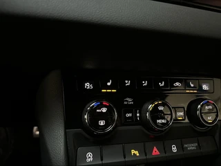 Skoda Karoq 1.5 TSI 150pk ACT Sportline Business Camera Trekhaak Sfeerverlichting Stoelverwarming Adaptive Cruise LED / 26