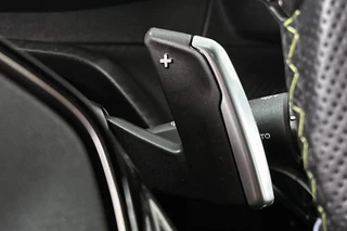 Peugeot 208 1.2 Hybrid 145 e-DCS6 GT Achteruitrijcamera Keyless Apple CarPlay / 34