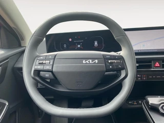 Kia EV6 Light Edition 63 kWh | VOORRAAD VOORDEEL NU €42.950,- | Direct leverbaar | Stoel+Stuur verwarming | Climate control | Navigatie | Parkeer camera achter | Parkeer sensoren voor en achter / 16