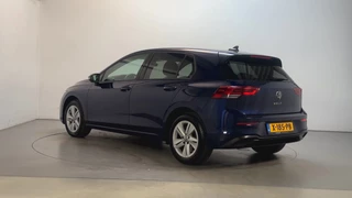 Volkswagen Golf 1.0 TSI 110pk Life Sfeerverlichting Navigatie Camera App-Connect / 7