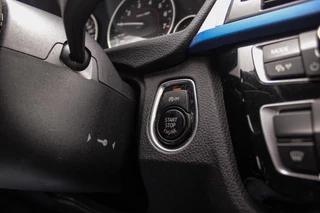 BMW 3-serie Touring 318i Centennial Executive M-sport | 2e eigenaar | HiFi audio | Navigatie | Bluetooth | Climate control | M-sportstuur | Cruise control | PDC | 18 inch | Trekhaak / 35
