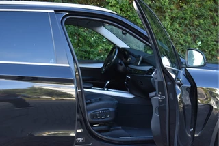 BMW X5 xDrive40e High Executive 313 pk Innovation Pack | NL-Auto | Elekt.trekhaak | 360 gr.camera | Memorystoelen | Pano.dak | HUD | Sfeerverlichting / 40
