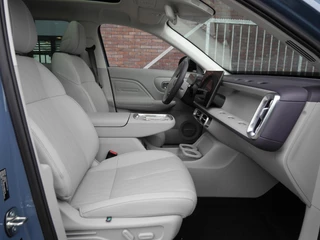 Leapmotor B10 Design ProMax 67.1 kWh Licht interieur | Wltp 434km | 750kg trekgewicht | Stoel en stuur verwarming | 360 graden camera | Lederen bekleding | Panoramadak | Led | Regensensor | Sfeerverlichting | Elektrisch verstelbare voorstoelen / 16