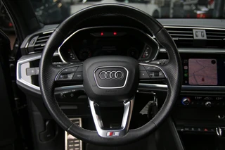 Audi Q3 Sportback 35 TFSI S Edition / 23
