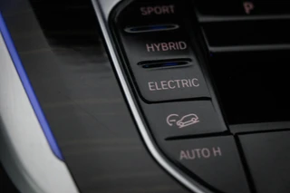 BMW X5 xDrive50e M-Sport | PANORAMADAK | HEAD UP | HOUTAFWERKING | ACHTERBANKVERWARMING | TREKHAAK | 360 CAMERA | 21" / 9