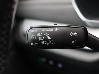 Skoda Octavia Combi 1.5 TSi 150 Pk First Edition | Stoelverwarming | Camera | Cruise Control | Navigatie | CarPlay | Matrix LED | 17 Inch | 60.639 Km !! / 20