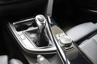 BMW 3 Serie Touring 316i High Executive Sport Line  / Navigatie Professional / Leder / Stoelverwarming / Climate Control / 18 Inch / Bluetooth / Xenon / Parkeersensoren / Cruise Control / 21