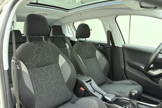 Peugeot 2008 1.2 PureTech Blue Lion 110pk | Navigatie | Panoramadak | Airco | Cruise Control | Parkeersensoren Achter | Bluetooth | Mistlampen / 11