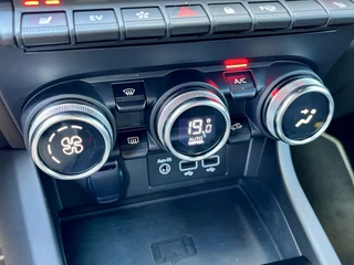 Renault Arkana 1.6 E-Tech Full Hybrid 145 E-Tech Engineered | Stoel+Stuurverwarming | (IACC) Intelligent Adaptive Cruise Control | Dodehoek | Draadloze Telefoonlader | Easy Park Assist | Navigatie | Climate Control | Reservewiel | Apple CarPlay/Androi / 32