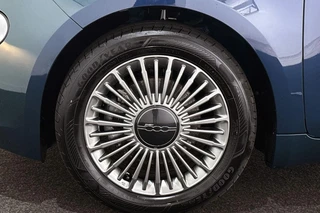 Fiat 500 3+1 Icon 42 kWh Panoramadak Apple CarPlay Camera 16" / 22