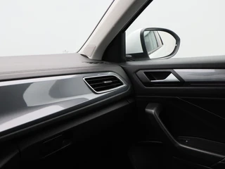 Volkswagen T-Roc 1.5 TSi 150 Pk Automaat Style | Carplay | IQ.Light LED | Panoramadak | Virtual Cockpit | Adaptive Cruise | 17 Inch / 31