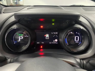 Toyota Yaris 1.5 Hybrid Executive/ NL auto/ Eerste eigenaar/ Automaat/ Stoelverwarming/ Navi/ Apple carplay/ Pano / 17