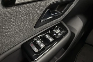 Citroen C5 X 1.2 PureTech Feel 130 PK Automaat | Navigatie | Camera | Keyless | Lichtmetalen velgen | Extra getint glas | Adaptive cruise control | Weinig kilometers / 18